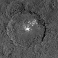 Die hellen Flecken auf Ceres, aufgenommen von der Dawn-Raumsonde.