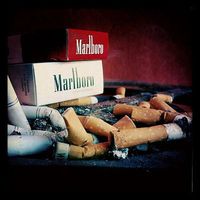 Marlboro: kleine Flyer verweisen auf Website. Bild: flickr/p.s.v.