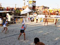 Beachtennisfeld mit Unterteilung der Hälften (Symbolbild)