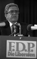 Burkhard Hirsch auf dem FDP-Bundesparteitag 1981 in Köln