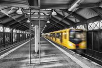 U-Bahn: Algorithmus findet Suizidabsichten. Bild: pixelio.de/rudis-fotoseite.de