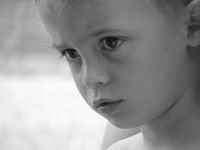 Kind: Jungs beim Thema Missbrauch oft vergessen. Bild: Roland Köster/pixelio.de