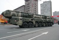 Topol-M, eine ballistische Interkontinentalrakete bei der Vorbereitung zur Siegesparade in Moskau