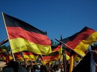 Feiern, Deutschland und Feiertag (Symbolbild)