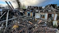 Archivbild: Ein durch ukrainischen Beschuss zerstörtes Wohnhaus im Donezker Bezirk Kiewski Bild: Sergei Baturin / Sputnik