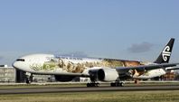 Air New Zealand, die offizielle "Airline für Mittelerde", enthüllte Freitagabend in Auckland, Neuseeland eine Boeing 777-300 im Hobbit-Design. Bild: obs/Air New Zealand