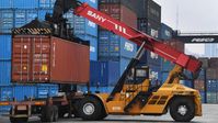 Umschlag im Containerhafen der Handelsschiffahrt in Wladiwostok Bild: Sputnik / Witali Ankow