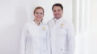 Dr. Jennifer Quist und Prof. Dr. Dr. Sven Quist  (2025) Bild: Dermatologie Quist Fotograf: Dermatologie Quist
