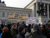 Stop-ACTA-Demonstration in Wien am 11. Februar 2012. Bild: Haeferl / wikipedia.org