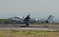 IAI Heron beim Start in El Salvador