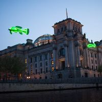 Fliegende Fische über Berlin. Bild: David Biene / WWF