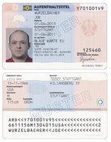 Vorder- und Rückseite einer Blauen Karte EU in Deutschland (Blue Card)