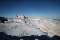 Der nahezu vollkommen ausgeaperte Hallstätter Gletscher, der größte Gletscher des Dachsteinmassivs. Bild: IGF/ÖAW/BLUE SKY Wetteranalysen (idw)