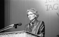 Margot Honecker während der Festrede anlässlich des 40-jährigen Bestehens der PH Potsdam (1988)