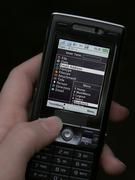 Dank der Software MIDMAY können Geschäftsreisende mit ihrem Handy künftig auf die gesamte Information ihres Computers zugreifen. © Fraunhofer SIT 