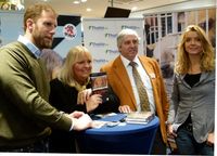 Christopher Posch, die Co-Autoren Gerda Melchior und Volker Schütz, und VIER PFOTEN Kampagnenleiterin Birgitt Thiesmann bei der Präsentation des Buches Die Welpenmafia, Hamburg, 19.02.13. Bild: VIER PFOTEN.JPG