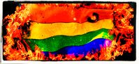 Brennende Regenbogenflagge (Symbolbild)