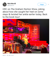 Hillary Clinton bricht sich am 16. Oktober 2017 in London den Zeh, berichtete die ehemalige US-Außenministerin der britischen Nachrichtenagentur PA zufolge bei einer Aufzeichnung für die BBC-Talkshow Graham Norton. Sie trägt den gleichen orthopädischen Schuh wie John McCain.