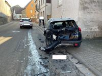 Unfallbeschädigte Fahrzeuge Bild: Polizei