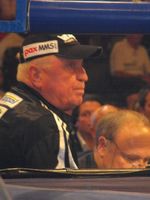 Boxtrainer Ulli Wegner am Ring