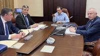 Russische Unterhändler bei den Verhandlungen mit der ukrainischen Seite. Wladimir Medinski, Chef der russischen Delegation, in der Mitte.