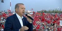 Bild: Screenshot Youtube Video "Başkomutan Recep Tayyip ERDOĞAN ın Yenikapı Demokrasi Ve şehitler mitingi Konuşması "