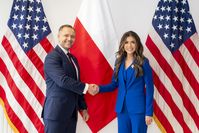 Karol Tadeusz Nawrocki und Kristi Noem (2025)
