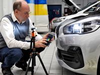 LEDs lassen Scheinwerfer besser leuchten / ADAC untersucht erstes in Deutschland zugelassenes LED Retrofit / Nachrüst-LEDs, die statt konventioneller Halogenlampen im Auto eingebaut werden, können die Verkehrssicherheit deutlich erhöhen. / Weiterer Text über ots und www.presseportal.de/nr/7849 / Die Verwendung dieses Bildes ist für redaktionelle Zwecke unter Beachtung ggf. genannter Nutzungsbedingungen honorarfrei. Veröffentlichung bitte mit Bildrechte-Hinweis. Bildrechte: ADAC/Ralph Wagner Fotograf: ADAC/Ralph Wagner