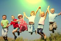 Kinder: Unberechenbar, lebendig und Bürokratiefeindlich! Je schneller sie in die Schule kommen, desto schneller werden sie zu dem, was sie ablehnen...