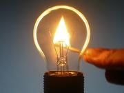 Von der einfachen Glühbirne bis zu komplexen Fabriken: Ohne sichere Stromversorgung kommt es zum Funktionsausfall. (Bild: photocase.de)