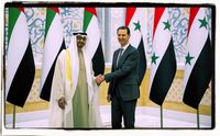 Der emiratische Präsident Scheich Mohammed bin Zayed al-Nahyan (li) bei der Begrüßung seines syrischen Amtskollegen Baschar al-Assad (re) in Abu Dhabi, 19. März 2023.