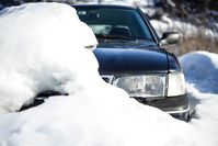 Verschneites Auto im Winter Bild: "obs/CODUKA GmbH/Pixabay Lizenz"