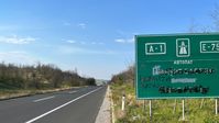 Schild an der Autobahn der "Freundschaft" in Nordmazedonien Bild: Marinko Učur