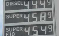 Den Grünen ist das Benzin und Diesel noch immer viel zu günstig (Symbolbild)