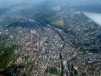 Ein Luftbild der Großstadt Pforzheim. Fast soviele Ausländer wie dort leben sind gerade frisch eingewandert.