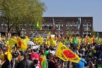 15.000 Menschen demonstrierten Ostermontag in Gronau gegen die Urananreicherungsanlage und für die sofortige Stilllegung aller Atomanlagen. Bild: BBU