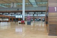 Flughafen Berlin Brandenburg „Willy Brandt“: Blick in die Abflughalle, Mai 2012