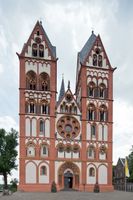 Limburg: Die Westfassade des Doms mit den Doppeltürmen