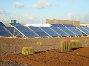 Den Aufbau von solarbetriebenen Wasserentsalzungsanlagen - wie die hier abgebildete in Gran Canaria - will das Fraunhofer ISE vorantreiben. (© Fraunhofer ISE)
