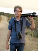 Autor Jonathan Franzen bei einer seiner Lieblingsbeschäftigungen: Der Vogelbeobachtung, Bild: CABS/Franzen