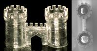 Winzige Details einer Glas-Burg aus dem 3D-Drucker. Bild: kit.edu