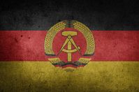 Symbol für Unrecht, Unterdrückung und sozialistische Menschenverachtung: Die Flagge der "DDR"