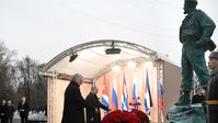 Putin und Díaz-Canel (links) nehmen am 22. November 2022 an der feierlichen Enthüllung des Denkmals für Fidel Castro in Moskau teil Bild: Sputnik / SERGEI GUNEJEW