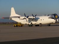 Eine Antonow An-12