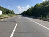 Auf der A5, zwischen Zwingenberg und Bensheim, in Fahrtrichtung Süden, hat sich die Fahrbahndecke gehoben. Bild: Polizei