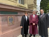 Rechtsanwältin Dr. Anne Bongers-Gehlert, Prof. Dr. Christian Rohnke, Rechtsanwalt bei dem Bundesgerichtshof, und Rechtsanwalt Dr. Morton Douglas  (2025) Bild: Apothekerkammer Nordrhein Fotograf: Jens Krömer