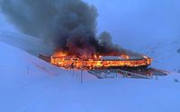 Der Großbrand im weltberühmten Motorradmuseum am Timmersjoch in Österreich brannte am 18.01.2021 aus  Bild: JOB Group Fotograf: JOB Group