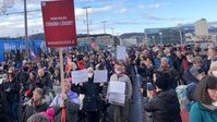 Sogar mit Wochenblick-Fanschildern protestierten die Menschen gegen die Lügen der Corona-Diktatur