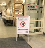 Coronavirus: Verbotsschild zum Besuchsverbot in den München Kliniken. (Archivbild)