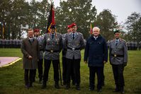 Stephan Prinz zu Lippe (v.l.n.r.), Brigadegeneral Marco Eggert, Oberstleutnant Fabian Kolbe, Thomas Katzer, Bürgermeister Augustdorf, und Brigadegeneral Alexander Krone, Kommandeur der 1. Panzerdivision (2025) Bild: PIZ Heer Fotograf: Celine Liebner